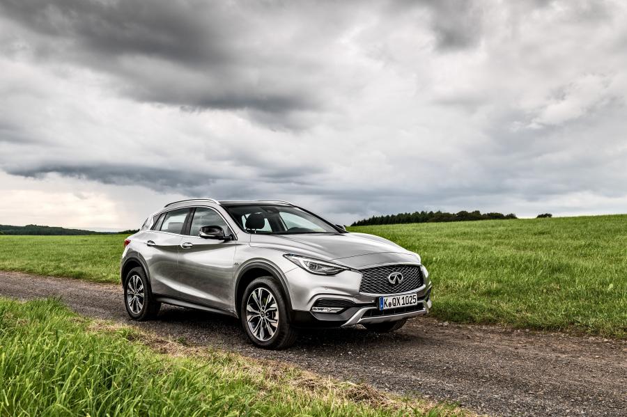  Infiniti QX30 2.2d AWD 2016 года  (WW) (фото 19 из 38)